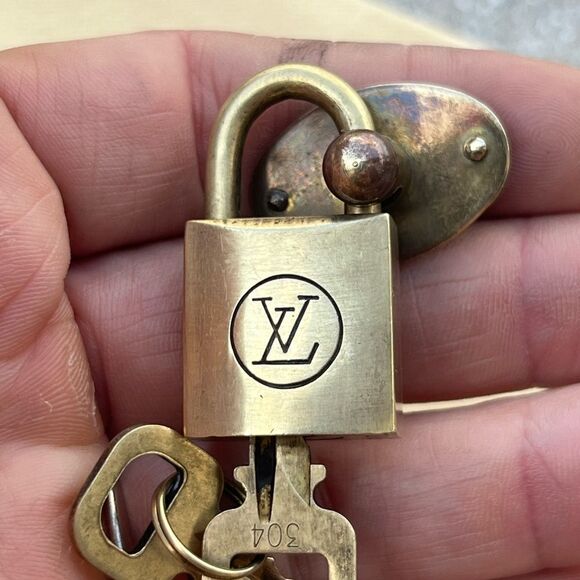 Rare Vintage Mounted Padlock Hardware with Keys #304 l7 - Picture 2 of 8